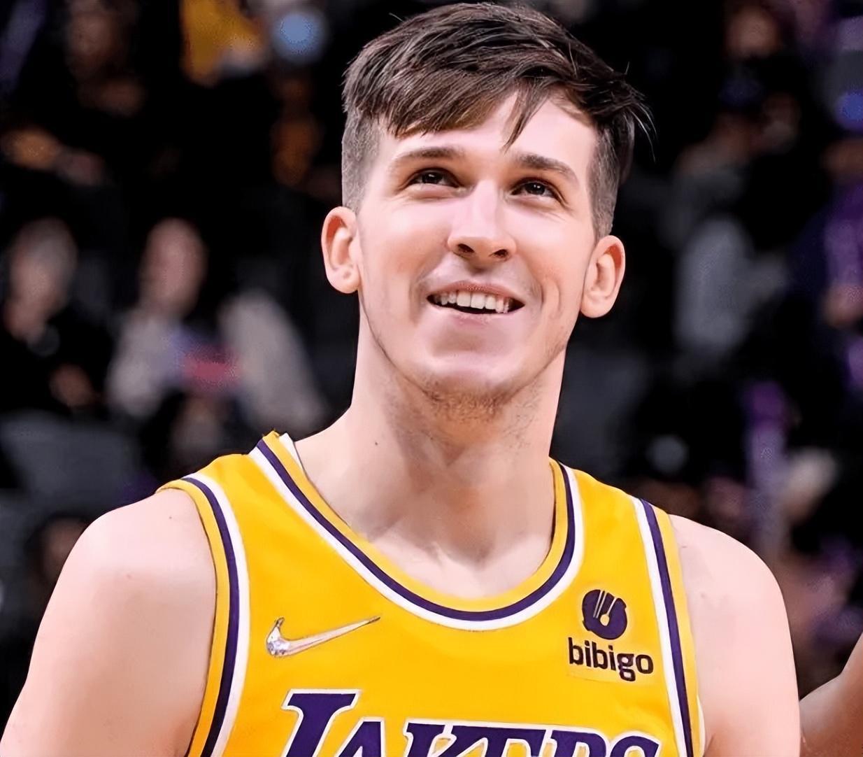 开云体育app-绝杀掘金!雷迪克爆赞2功臣,詹姆斯展望六连客,东契奇归结团队